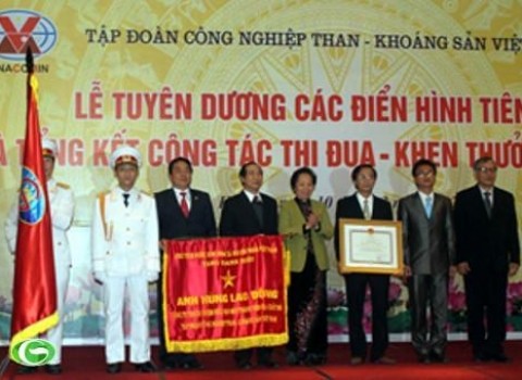 Les meilleurs employés de Vinacomin félicités par Nguyen Thi Doan