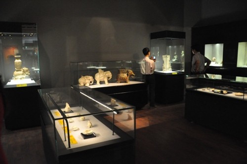 Vernissage d’une exposition de céramiques anciennes à Hanoi