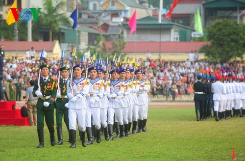 L'imposante parade militaire célébrant les 60 ans de la victoire de Dien Bien Phu
