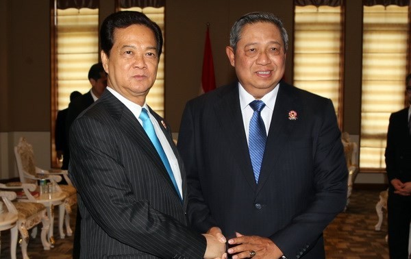 Le PM Nguyen Tan Dung rencontre les présidents birman et indonésien