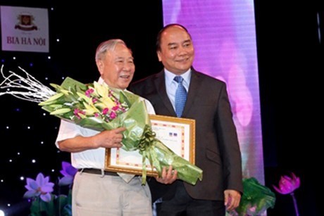 Remise des prix du concours «Étudier et suivre l’exemple moral du président Ho Chi Minh»
