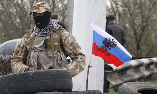 Ukraine : des séparatistes prennent le contrôle d'une caserne à Donetsk