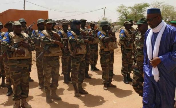 Le Mali va mener une « guerre » aux «terroristes», au lendemain de combats meurtriers à Kidal 