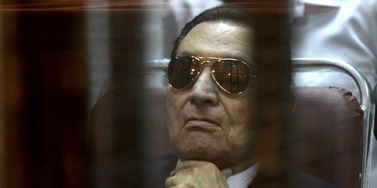 Egypte : l'ex-président Moubarak condamné à trois ans de prison