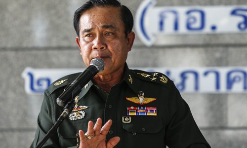 Thailande : le général Prayut militaire soutenu par le roi