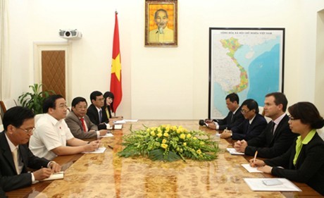 Le vice-premier ministre Hoang Trung Hai reçoit le secrétaire général de la CITES
