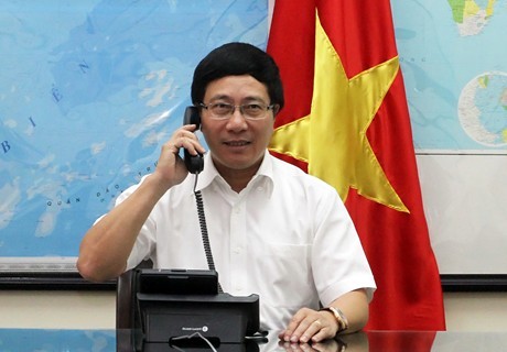 Conversation téléphonique entre Pham Binh Minh et Catherine Ashton
