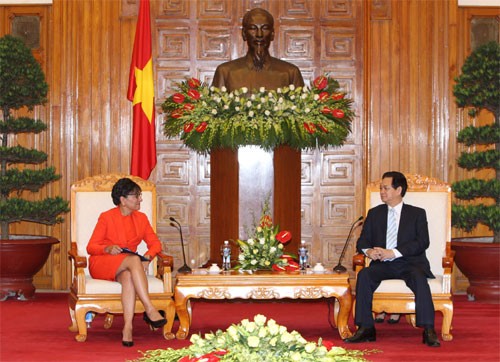 La secrétaire américaine au commerce Penny Pritzker reçue par les dirigeants vietnamiens