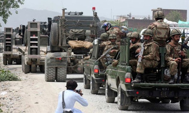 Pakistan : l’armée lance ses troupes au sol contre les bastions talibans 