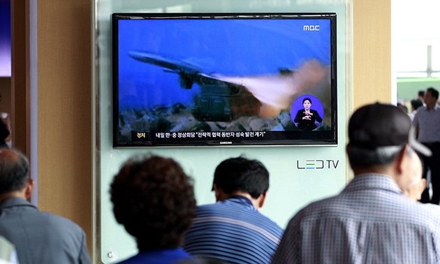 Pyongyang lance deux roquettes vers la mer