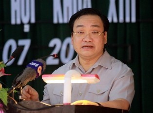 Le vice-Premier ministre Hoang Trung Hai rencontre ses électeurs à Vu Thu