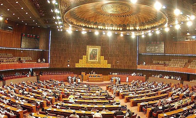 Pakistan : le Parlement adopte une loi anti-terroriste