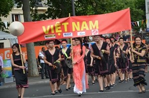 Le son des gongs vietnamiens retentit à  Paris