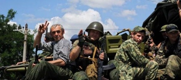 Ukraine: des milliers d'habitants fuient Donetsk