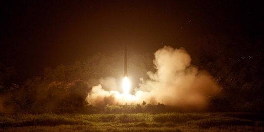 La République populaire démocratique de Corée tire deux missiles vers le Japon