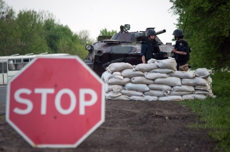 Petro Porochenko : Les tactiques de l'"opération antiterroriste" dans l'est doivent être ajustées 