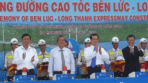 Le Premier ministre assiste à la mise en chantier de l’autoroute Ben Luc-Long Thanh