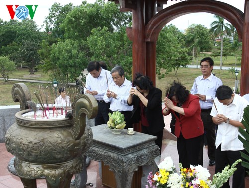 Hommage aux héros morts pour la Patrie à la vieille citadelle de Quang Tri