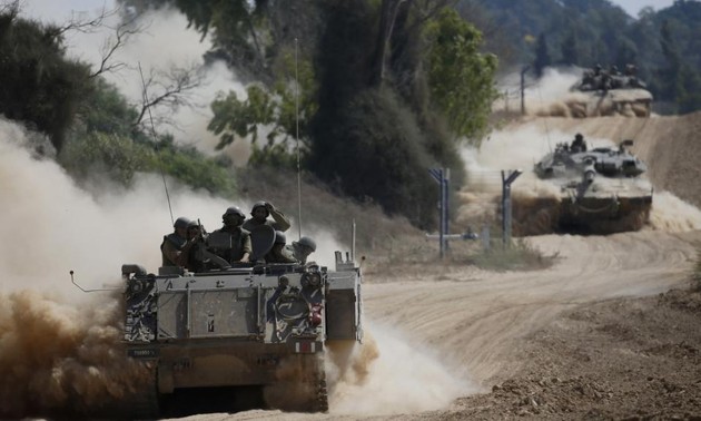Plus de 100 Palestiniens et 13 soldats israéliens tués dimanche à Gaza