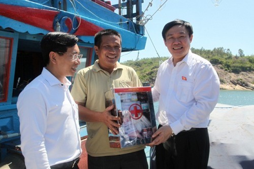 100 millions de dongs aux pêcheurs de Ly Son
