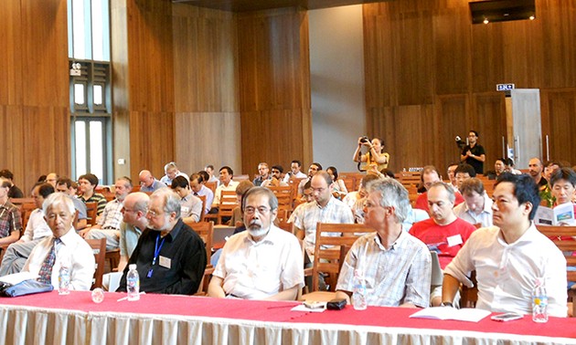 Ouverture à Binh Dinh du symposium international sur la physique 