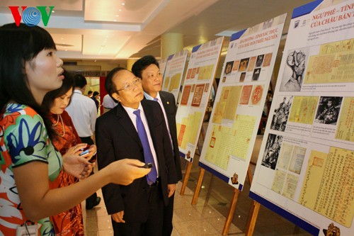 Réception du certificat de l’UNESCO honorant les chau ban des Nguyen