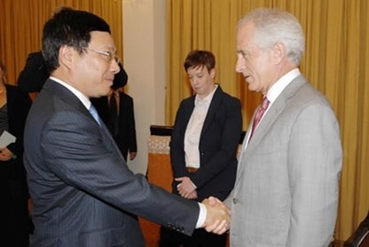 Le sénateur américain Bob Corker reçu par plusieurs dirigeants vietnamiens
