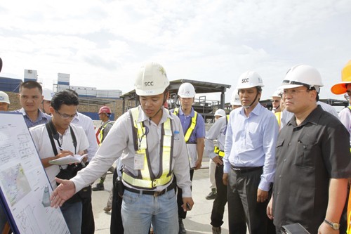 Hoang Trung Hai inspecte la construction du chemin de fer urbain à Ho Chi Minh-ville