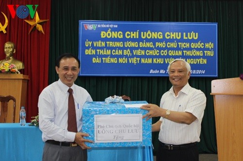 Uông Chu Luu visite la représentation permanente de la VOV au Tây Nguyên