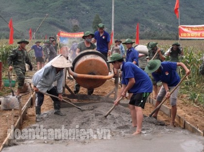 Les étudiants volontaires de Phu Yên agissent pour la campagne
