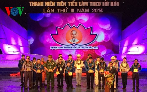 Les jeunes modèles suivant les recommandations du président Ho Chi Minh à l’honneur