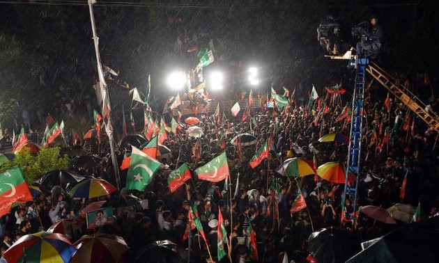 Des opposants pakistanais encerclent le siège du gouvernement