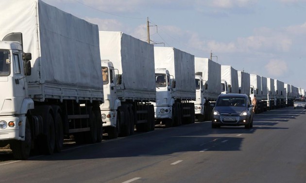 Ukraine: le convoi humanitaire russe prend la route de Lougansk