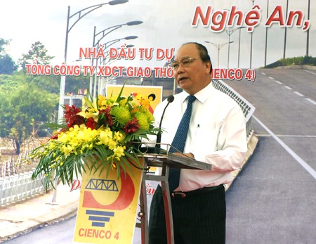 Le vice-Premier ministre Nguyen Xuan Phuc en tournée à Nghe An