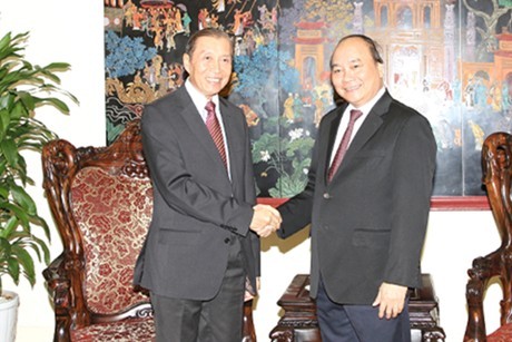 Le chef du bureau présidentiel du Laos reçu par Nguyen Xuan Phuc