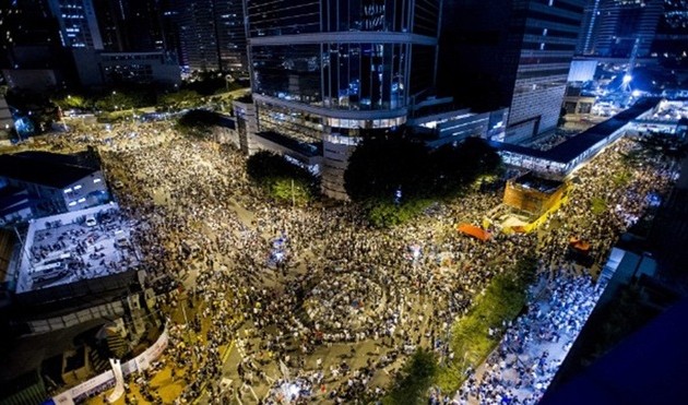 Hong Kong: les manifestants d'Occupy Central bloquent les grandes rues