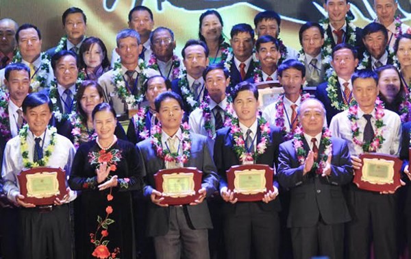 Mise à l’honneur des 63 brillants agriculteurs de 2014