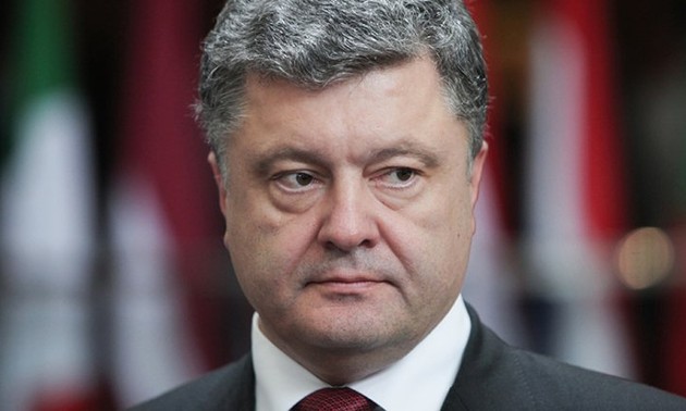 Porochenko signe la loi sur le statut spécial du Donbass