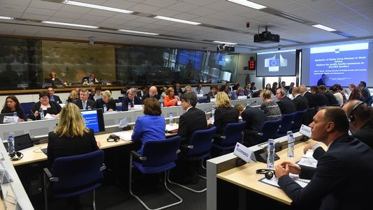  L'UE s'engage à un « effort accru » pour endiguer l'épidémie d'Ebola