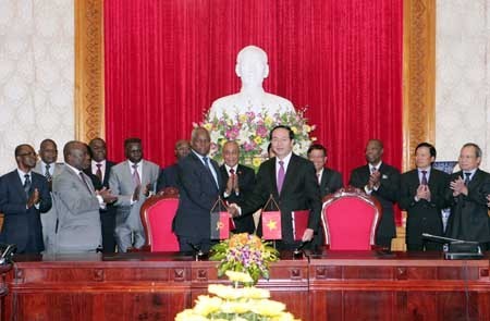 Le ministre angolais de l’Intérieur reçu par le chef de l’Etat vietnamien