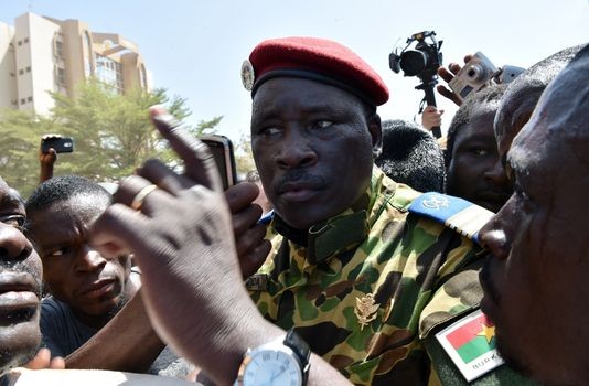 Burkina Faso : un groupe d'officiers prend « le destin du pays en main »