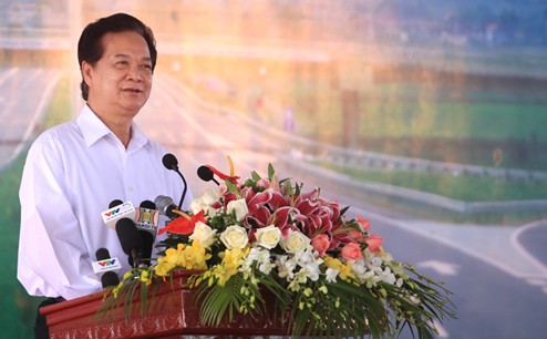 Nguyen Tan Dung reçoit les figures exemplaires du Nord-Ouest 