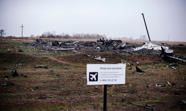 MH17: Poutine accuse les forces ukrainiennes de bombarder le site du crash