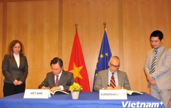 Signature de l’accord-cadre sur le partenariat et la coopération intégrale Vietnam-UE