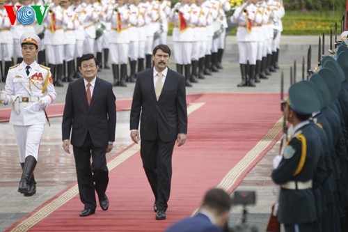 Le président hongrois entame sa visite d’état au Vietnam