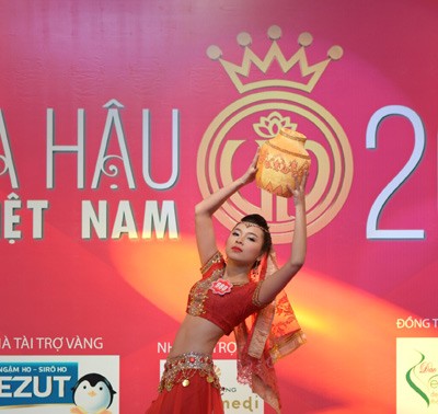 Les candidates au concours de Miss Vietnam aux épreuves de talents