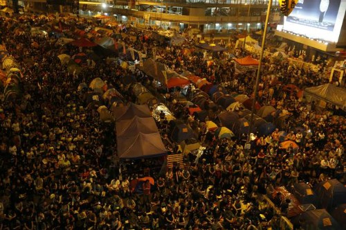 Hong Kong : les initiateurs du mouvement appellent à évacuer les rues