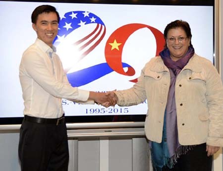 Remise de prix du concours de création de logo sur les 20 ans de la relation Vietnam-Etats-Unis