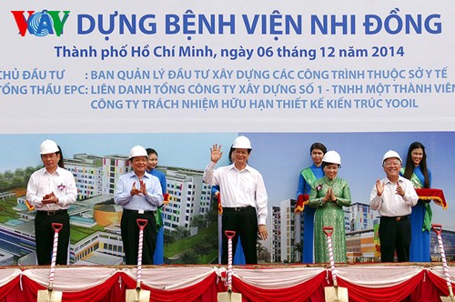 Nguyen Tan Dung à la mise en chantier de l’hôpital pédiatrique de Ho Chi Minh-ville