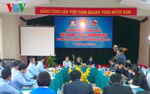 Conférence de coopération des jeunes Vietnam- Laos-Cambodge 2014